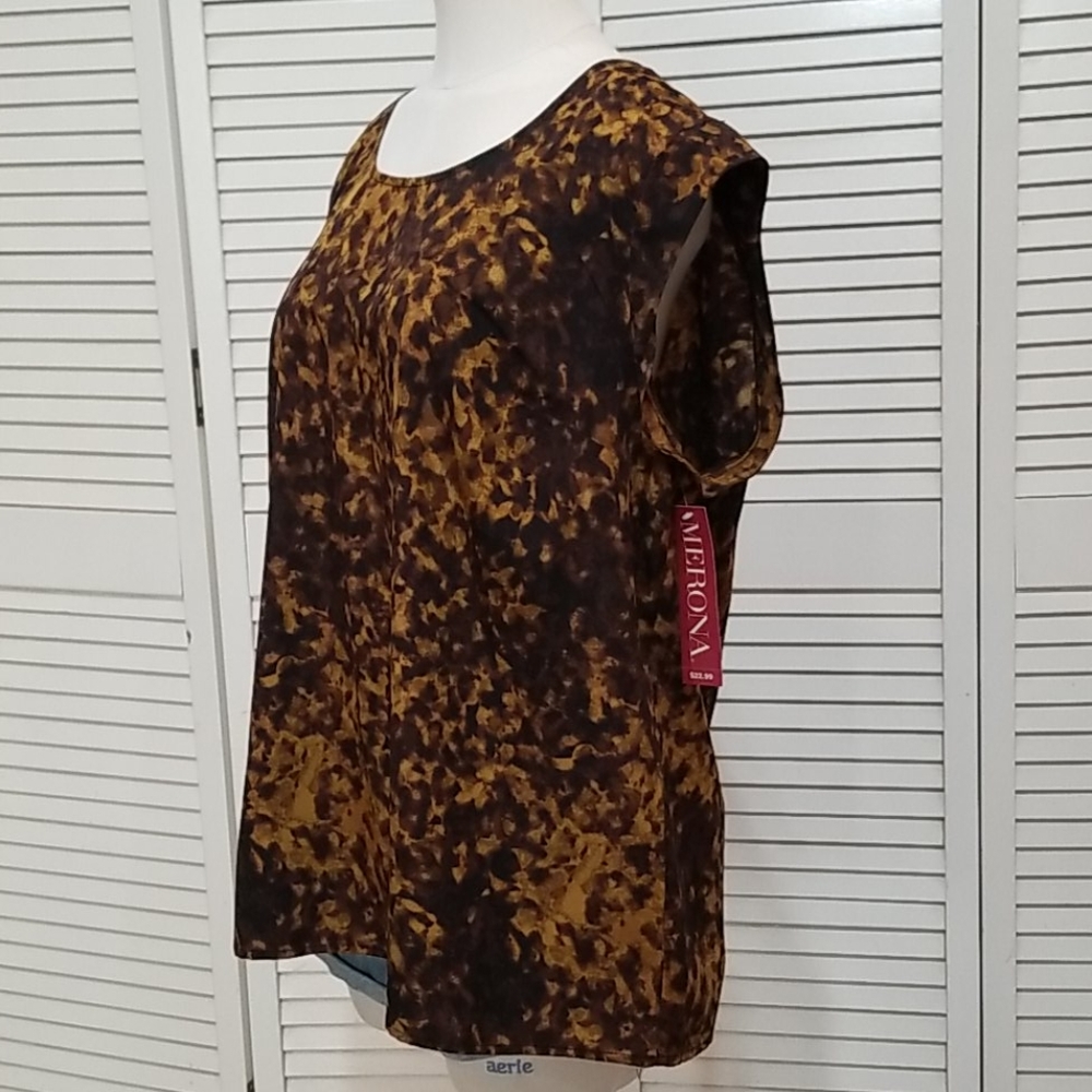 Women Blouse - Picture 1 of 6